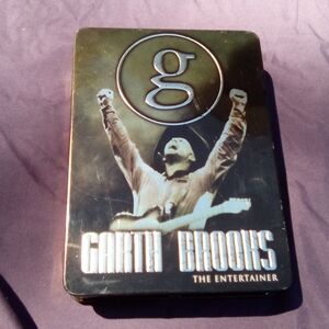 Garth Brooks The Entertainer DVD/Blu-ray Tin - Black